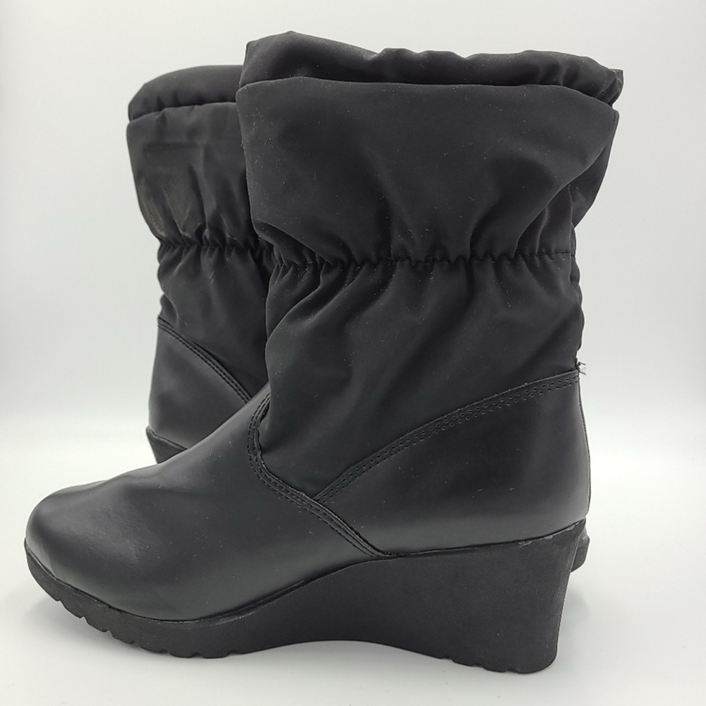 (NWOT) Champion Weather Resistant Faux
Fur Lining Wedge Boots Size 9